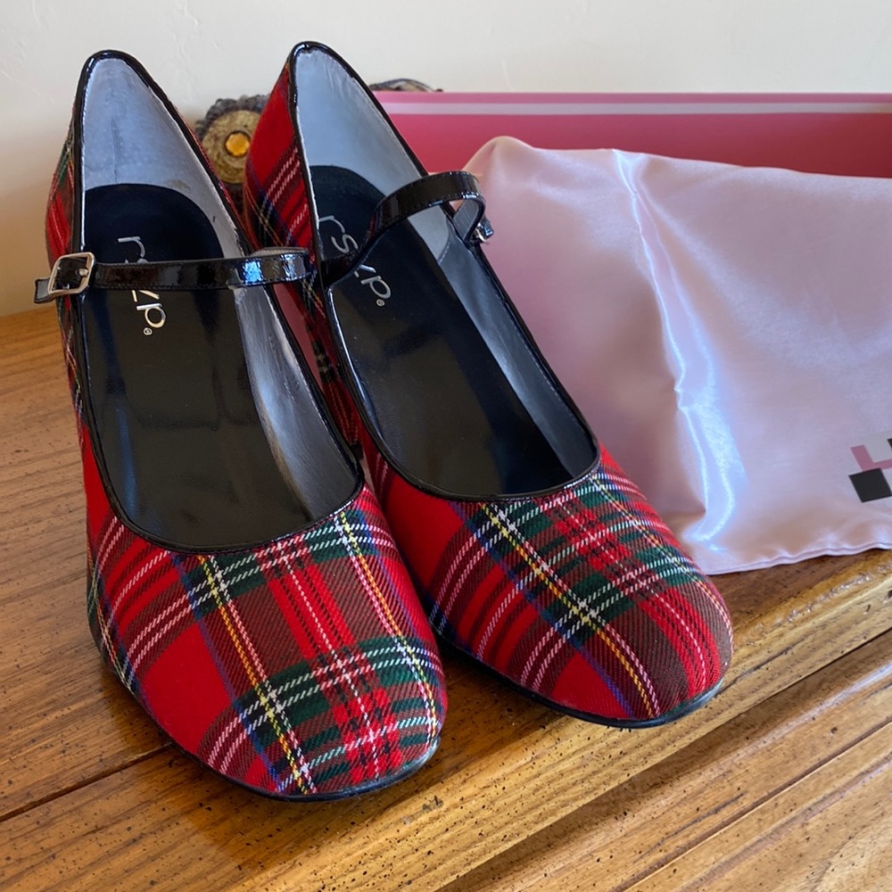 Really cool Mary Jane heels!